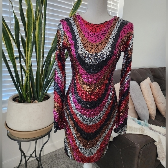 B. Darlin Long Sleeve Open Back Pattern Sequin Pull-On Dress. Size Small… - Picture 3 of 8